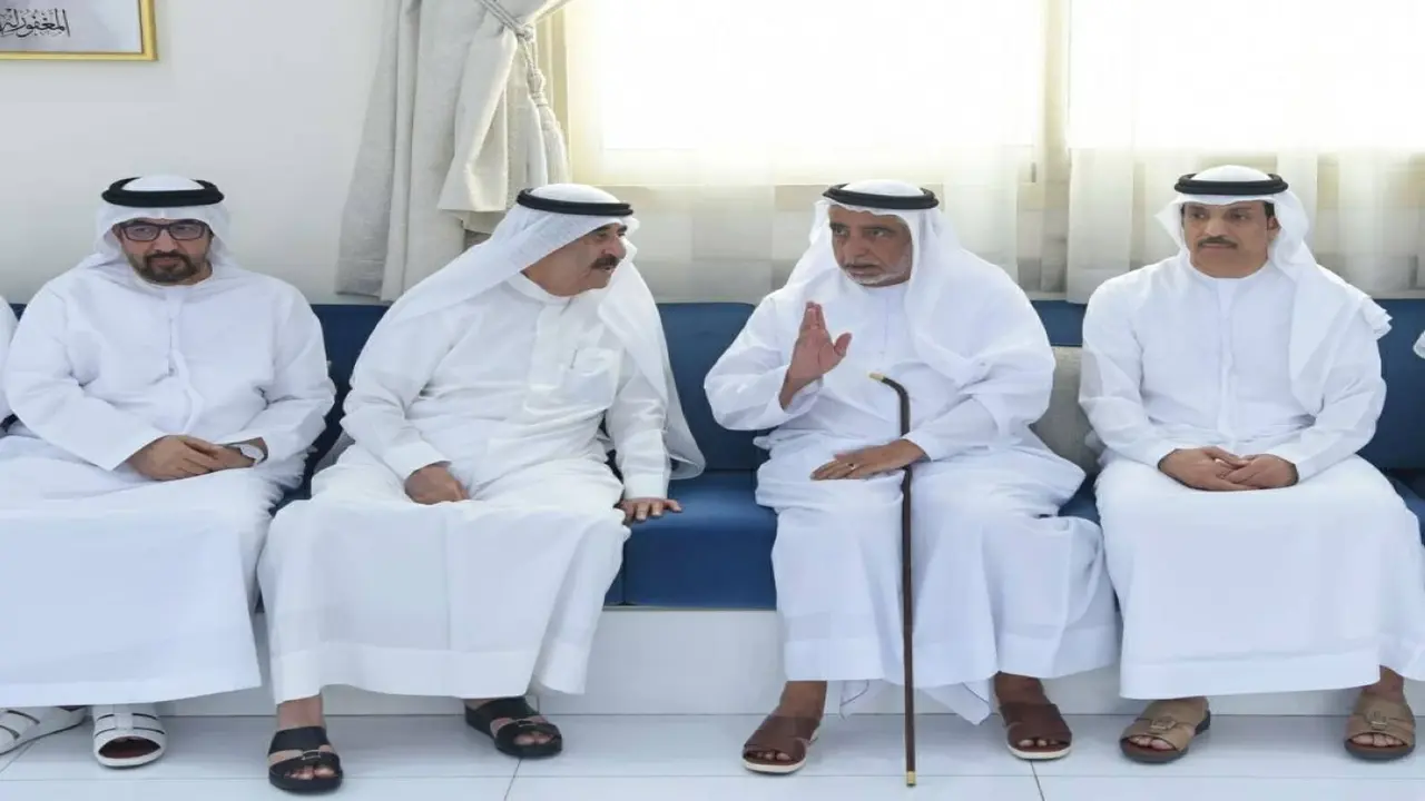 حاكم أم القيوين يعزي في وفاة منصور سيف الزعابي